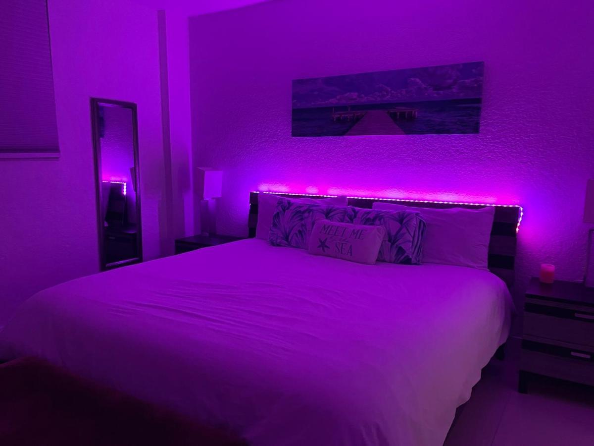 Beautiful Penthouse Condo With Stunning Views Of Both Ocean And City 할리우드 외부 사진